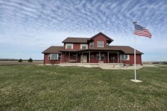 BEAUTIFUL COUNTRY HOME ON 3.52 ACRES