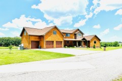 Golf Course Home for Sale in Melbourne, Arkansas