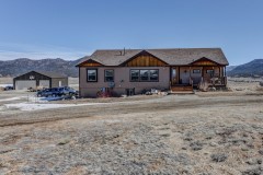 7433577- Spacious, ranch style home